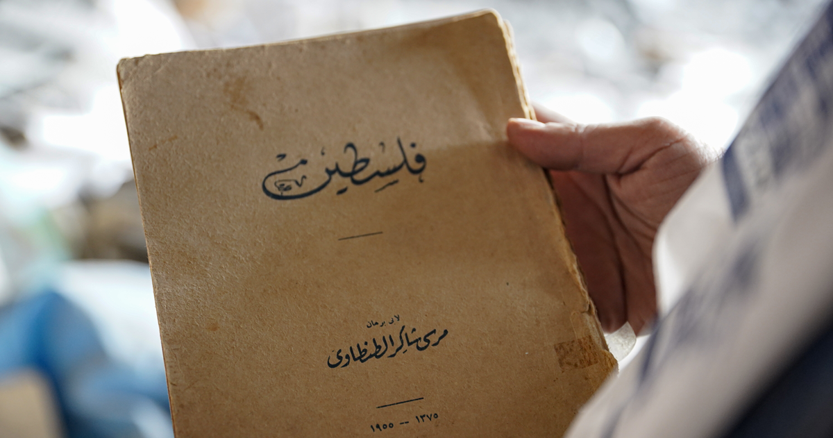تقرير : حرب الابادة تستهدف بشكل ممنهج تدمير المخطوطات والكتب النادرة في غزة 
